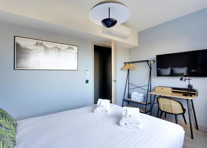 Apartment Pick A Flat's In In Parc Des Buttes Chaumonts - Rue Edouard Pailleron