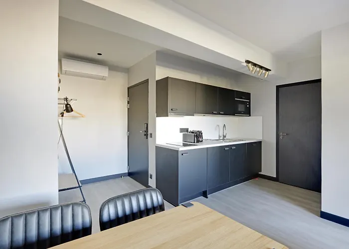 Apartment Pick A Flat's In In Parc Des Buttes Chaumonts - Rue Edouard Pailleron